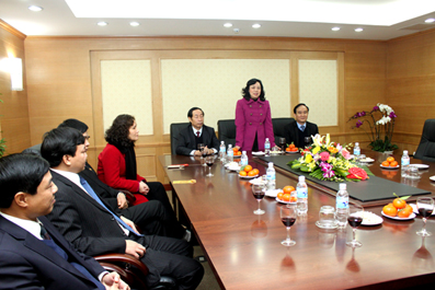 ĐỒNG CHÍ NGÔ THỊ THANH HẰNG - ỦY VIÊN BAN THƯỜNG VỤ THÀNH ỦY, TRƯỞNG BAN TỔ CHỨC THÀNH ỦY HÀ NỘI THĂM VÀ CHÚC TẾT TẠI TỔNG CÔNG TY